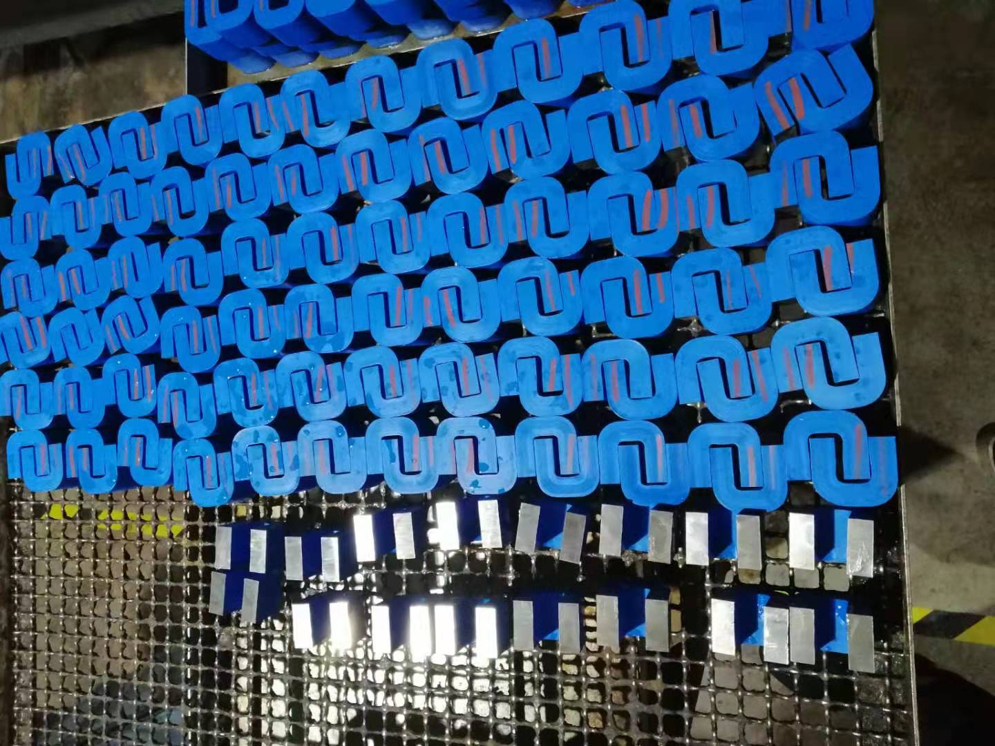 mais recente caso da empresa sobre Corte de precisão de amostras de núcleo magnético