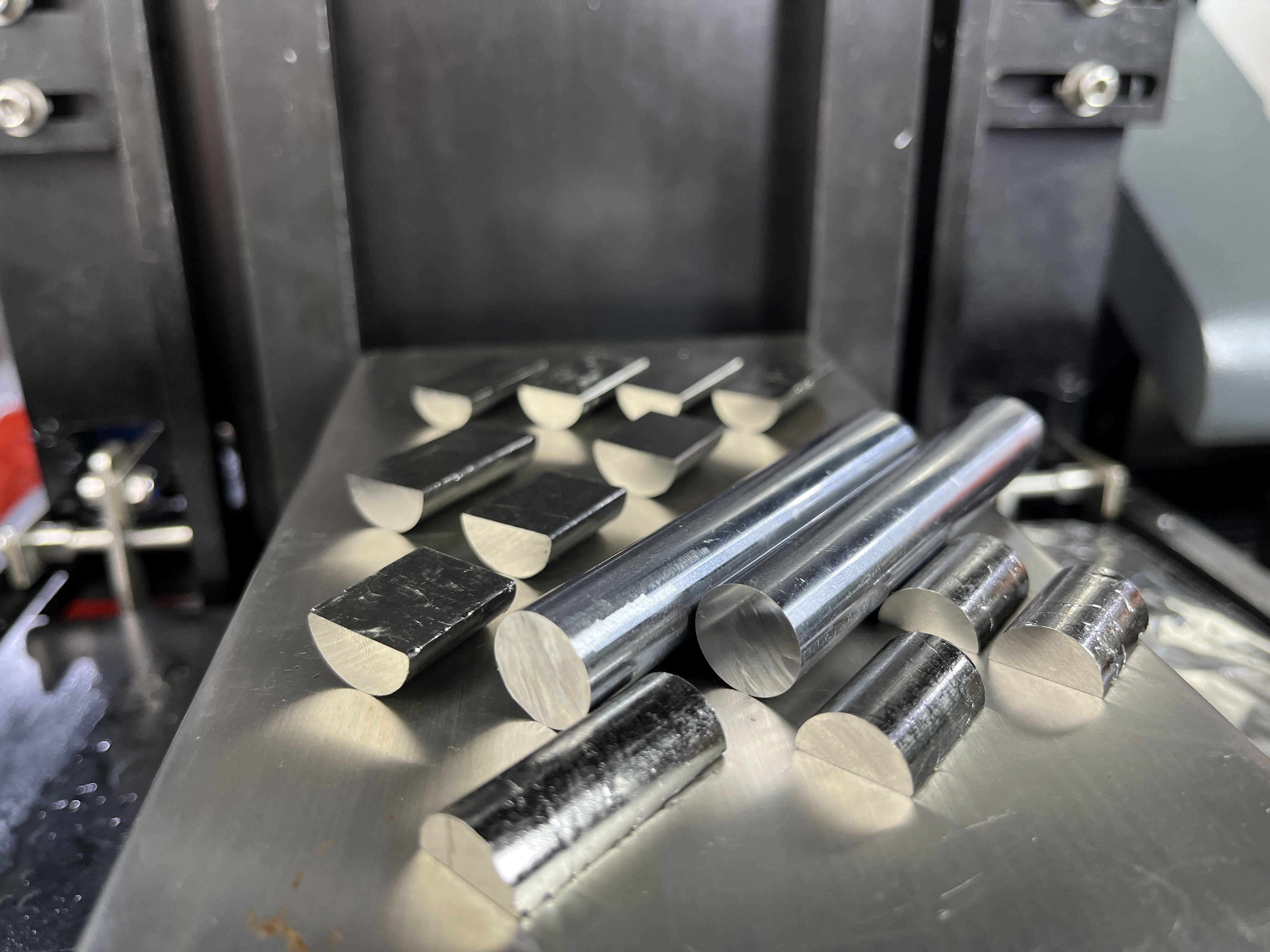 mais recente caso da empresa sobre High-precision pipe and rod material cutting in real footage