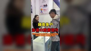 Cliente vietnamita negociando produtos para moagem e fatiamento oral